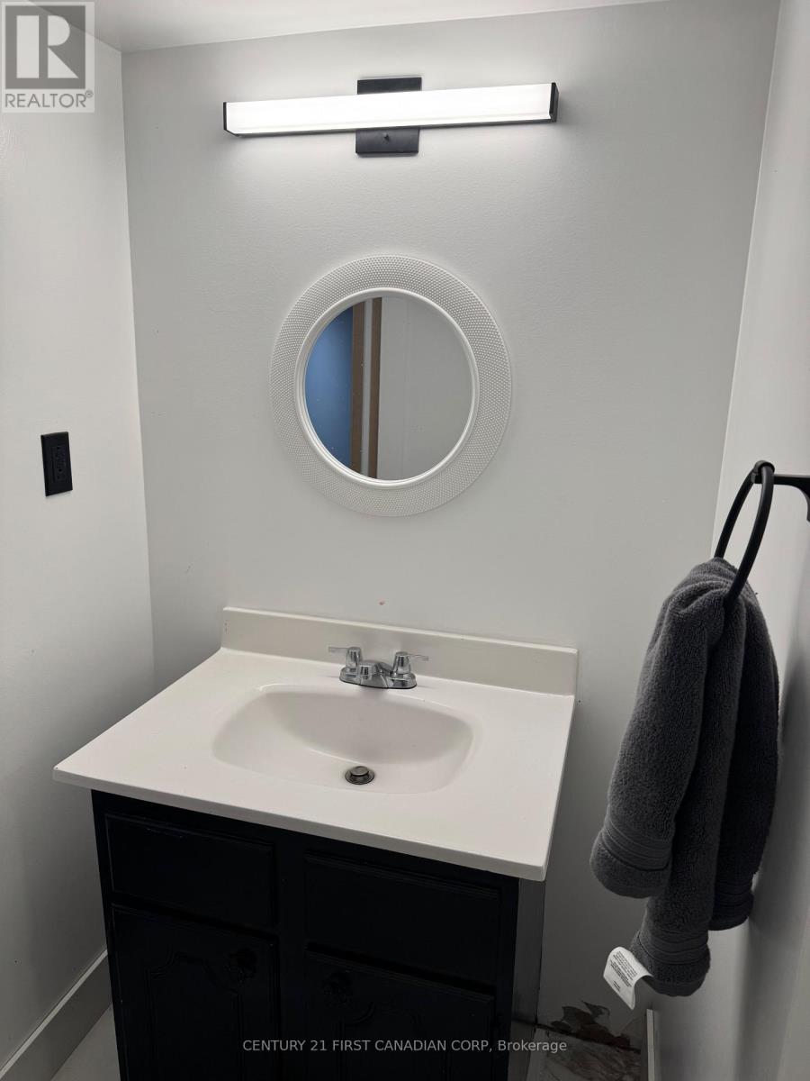 12 Noel Avenue, London East, Ontario  N5V 1A9 - Photo 30 - X12929310