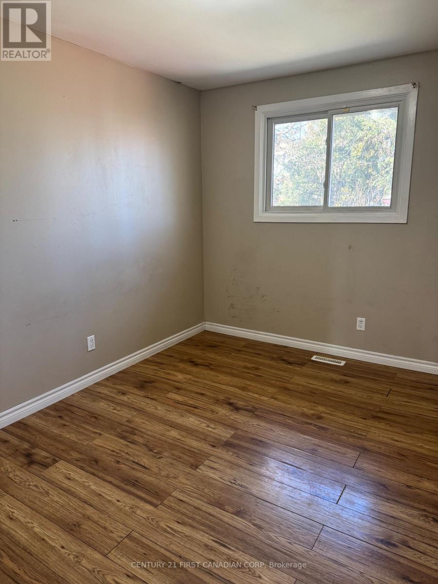 12 Noel Avenue, London East, Ontario  N5V 1A9 - Photo 38 - X12929310