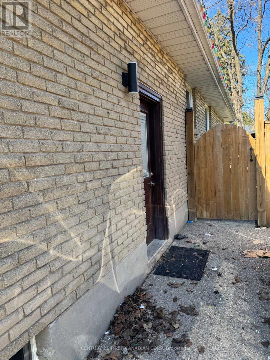 12 Noel Avenue, London East, Ontario  N5V 1A9 - Photo 40 - X12929310