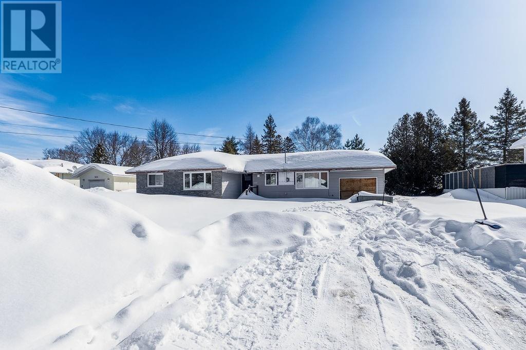 3612 Suzanne Street, Val Caron, Ontario  P3N 1H1 - Photo 1 - 2126933