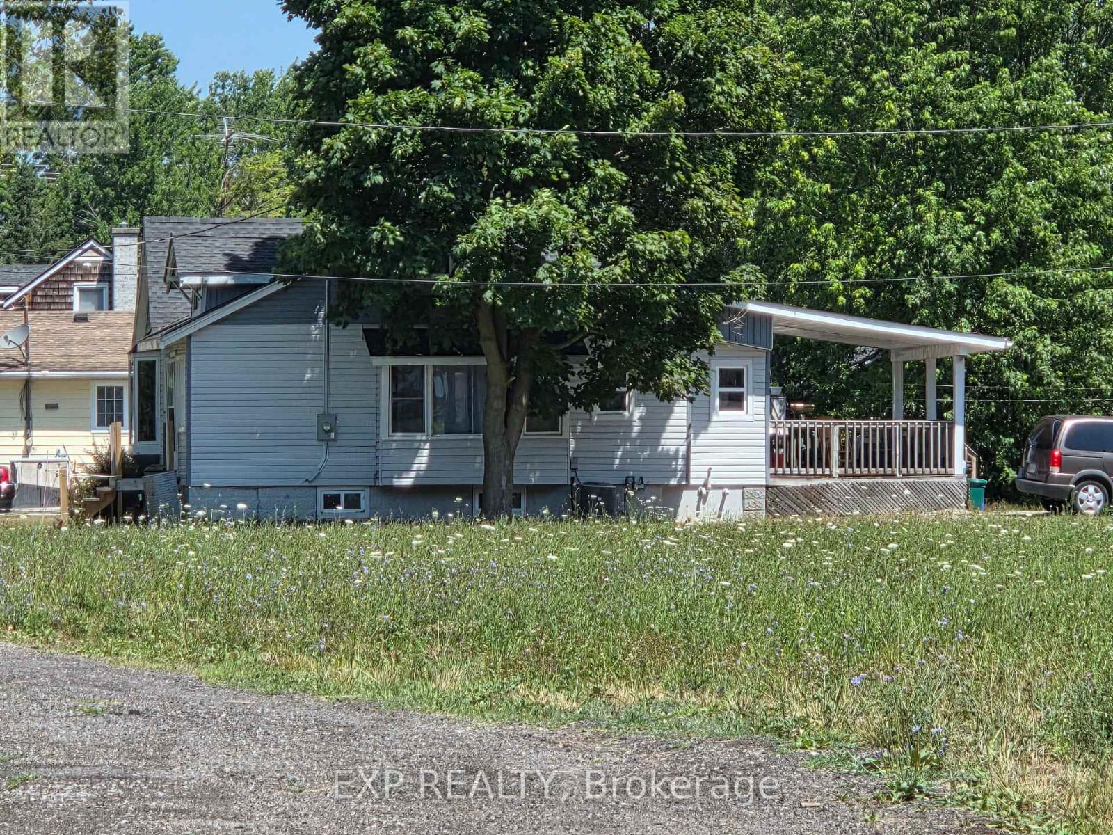 330 Helena Street, Fort Erie, Ontario  L2A 4J8 - Photo 4 - X12763340
