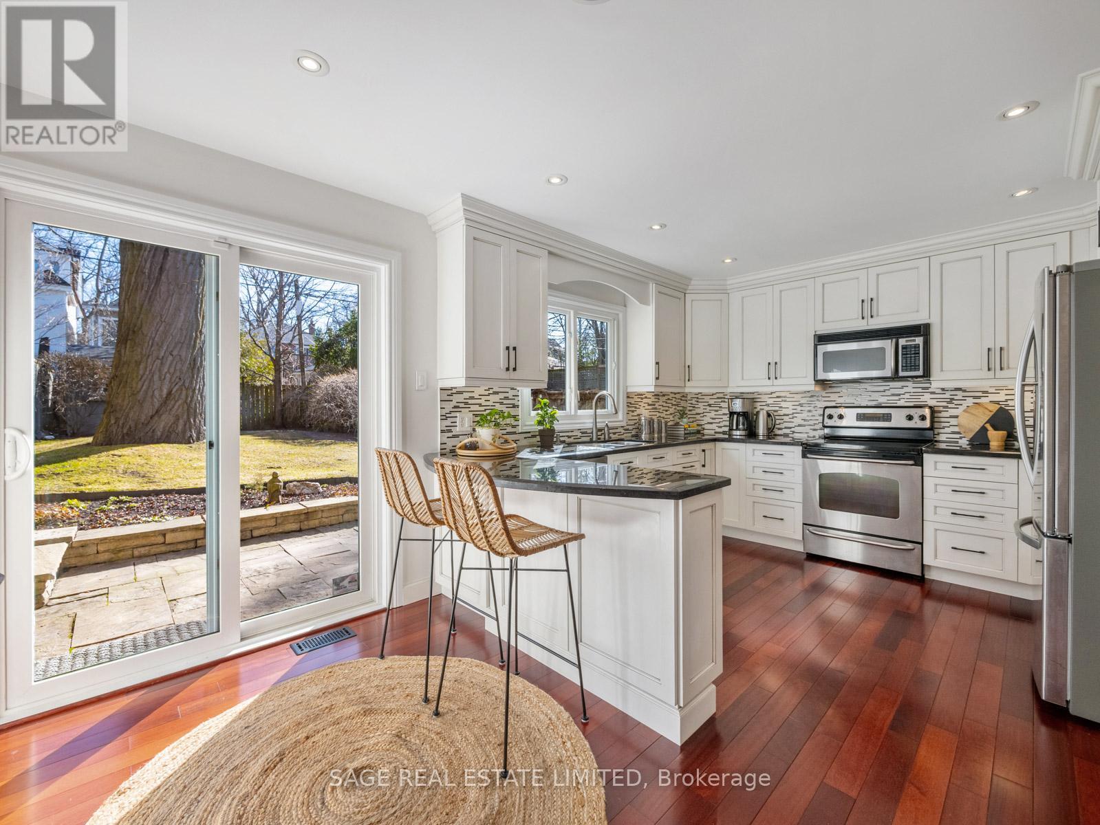 137 Willow Avenue, Toronto, Ontario  M4E 3K4 - Photo 10 - E12938202