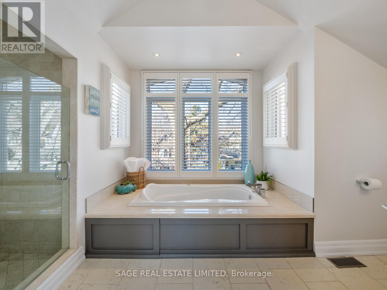 137 Willow Avenue, Toronto, Ontario  M4E 3K4 - Photo 22 - E12938202