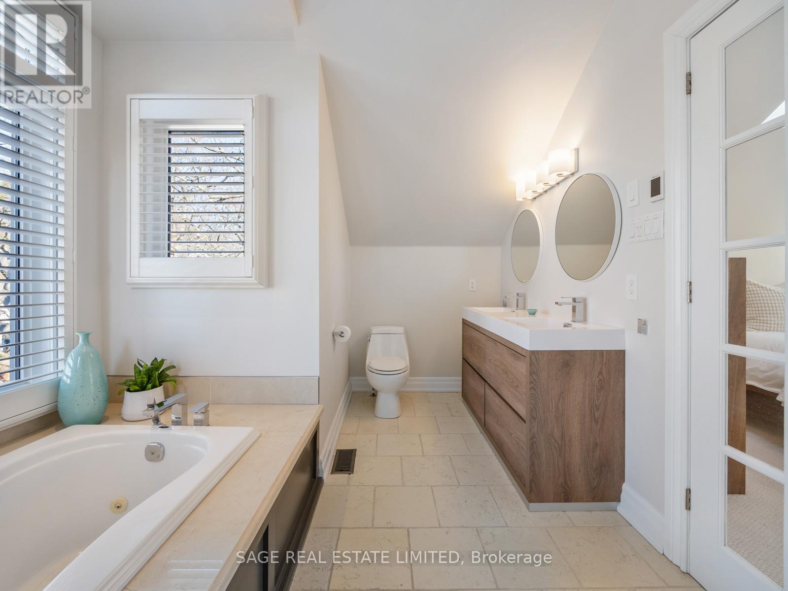 137 Willow Avenue, Toronto, Ontario  M4E 3K4 - Photo 23 - E12938202