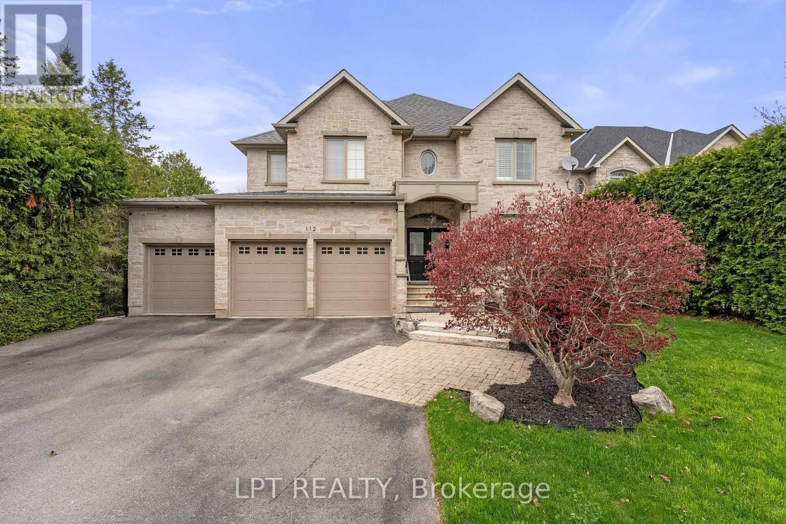 112 TYLER STREET, Aurora, Ontario