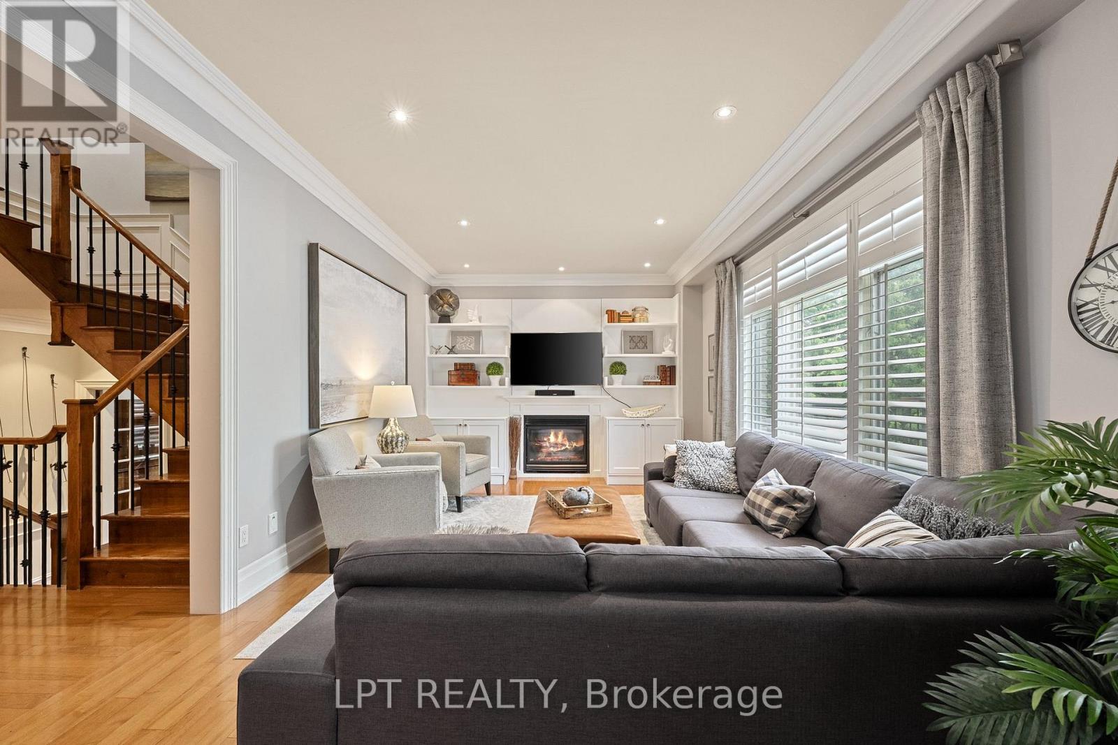 112 Tyler Street, Aurora, Ontario  L4G 2N3 - Photo 11 - N12938178