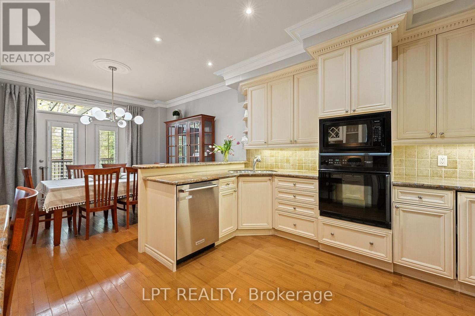 112 Tyler Street, Aurora, Ontario  L4G 2N3 - Photo 14 - N12938178