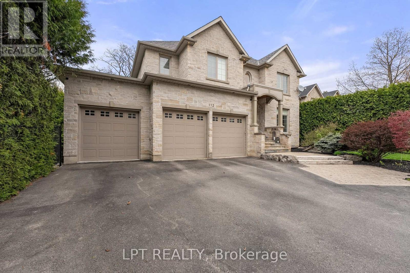 112 Tyler Street, Aurora, Ontario  L4G 2N3 - Photo 2 - N12938178