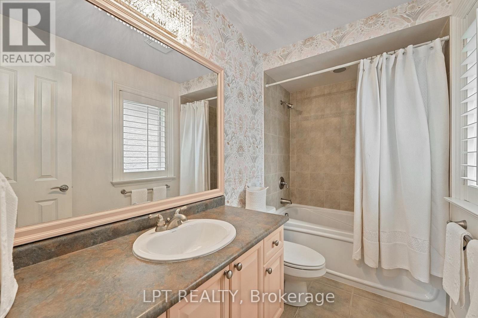 112 Tyler Street, Aurora, Ontario  L4G 2N3 - Photo 37 - N12938178