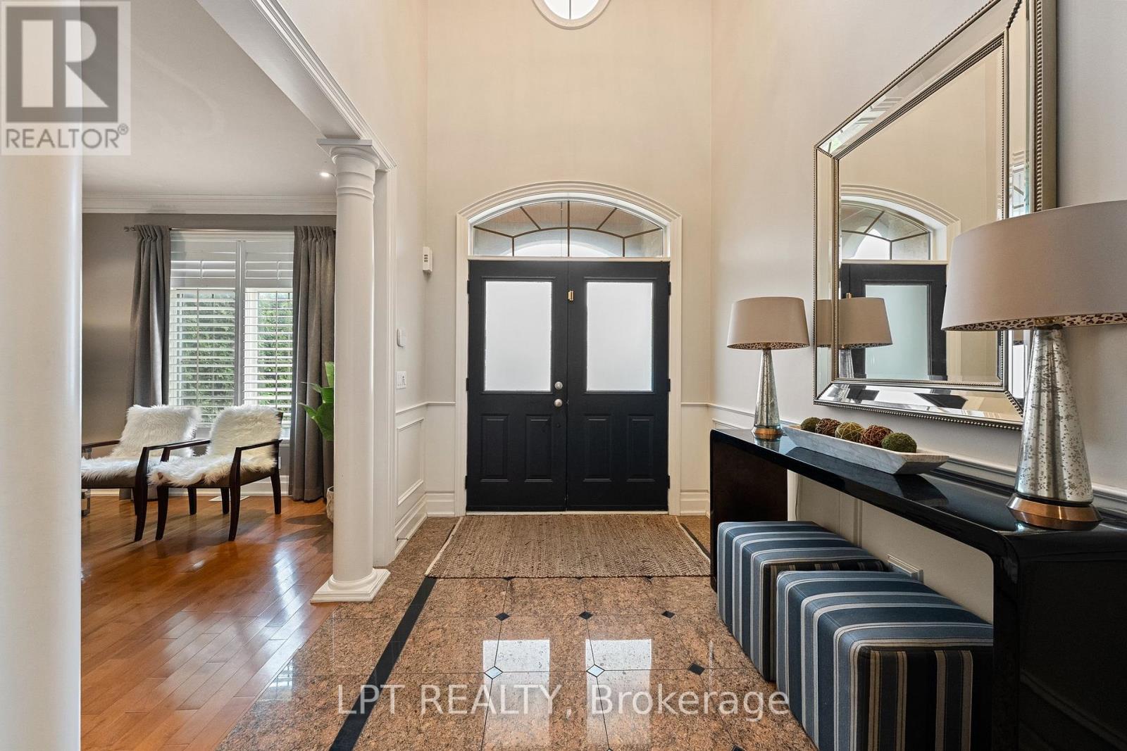 112 Tyler Street, Aurora, Ontario  L4G 2N3 - Photo 4 - N12938178