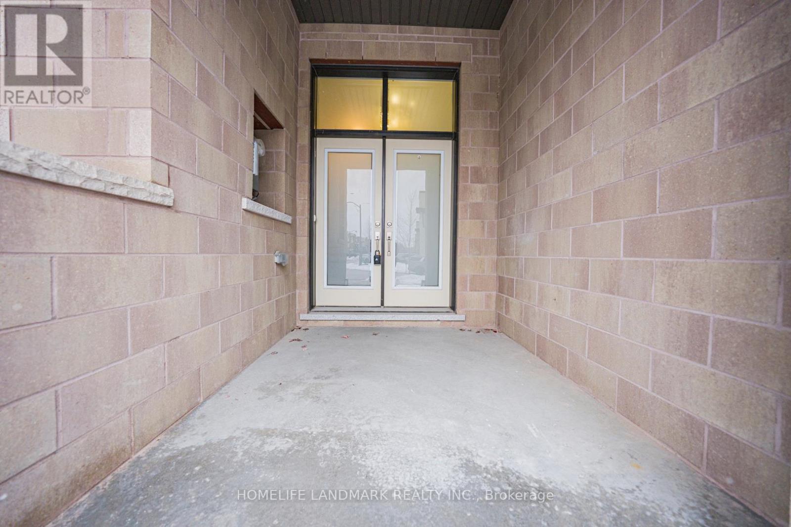 62 Helliwell Crescent, Richmond Hill, Ontario  L4E 1C7 - Photo 3 - N12938188