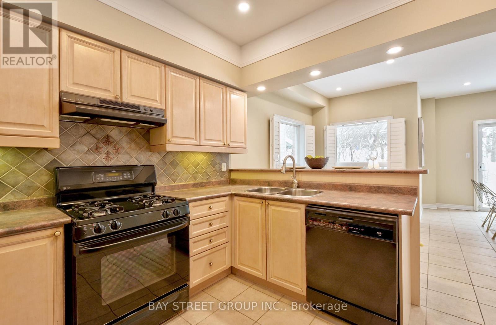 43 English Oak Drive, Richmond Hill, Ontario  L4E 3W2 - Photo 17 - N12938192