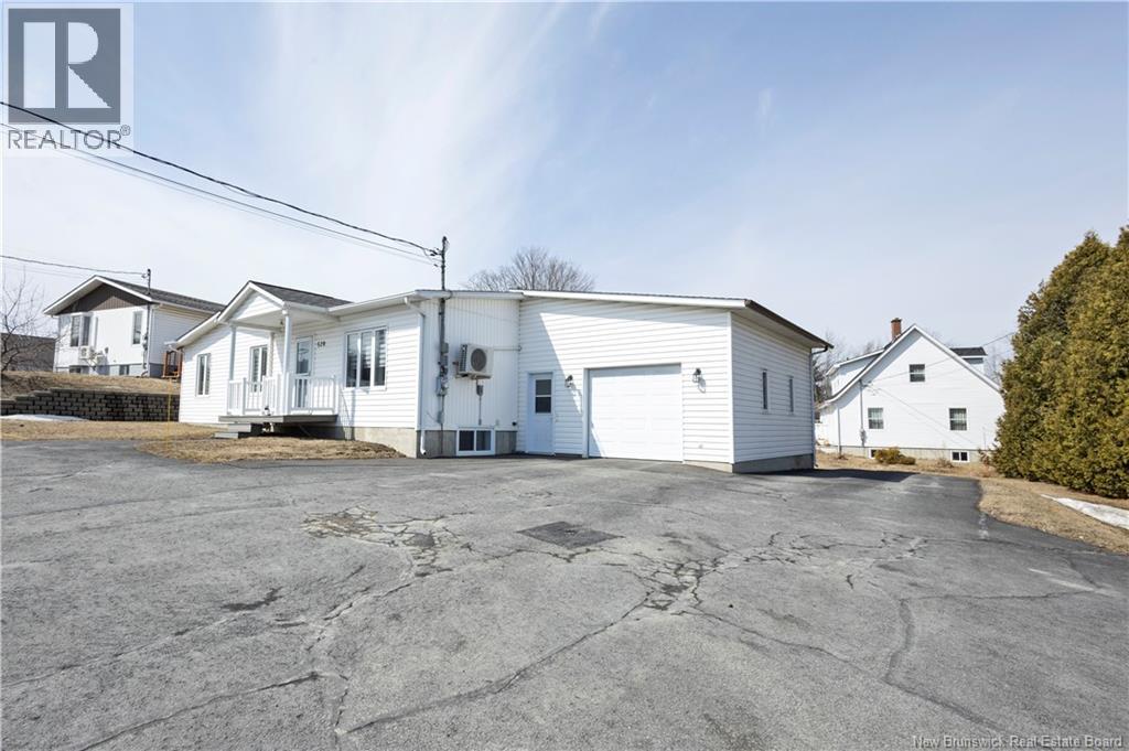 520 Everard H. Daigle Boulevard, Grand-Sault/grand Falls, New Brunswick  E3Z 2R4 - Photo 2 - NB135536
