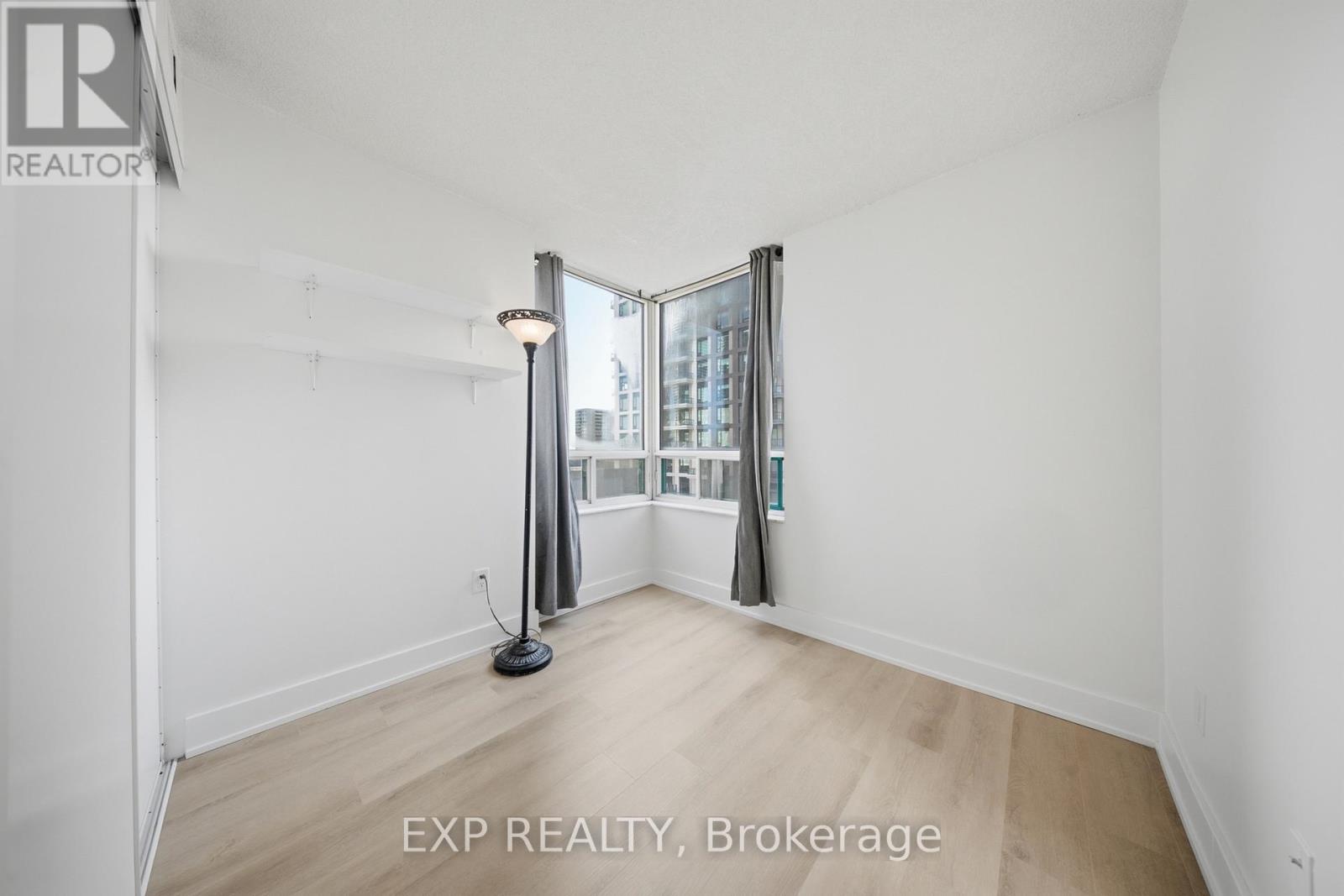 510 - 265 Enfield Place, Mississauga, Ontario  L5B 3Y7 - Photo 17 - W12938170