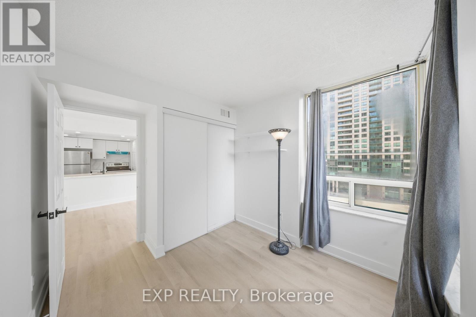 510 - 265 Enfield Place, Mississauga, Ontario  L5B 3Y7 - Photo 18 - W12938170