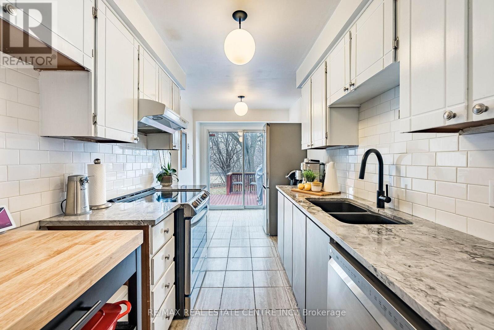 72 Malabar Crescent, Brampton, Ontario  L6S 3X8 - Photo 12 - W12938196