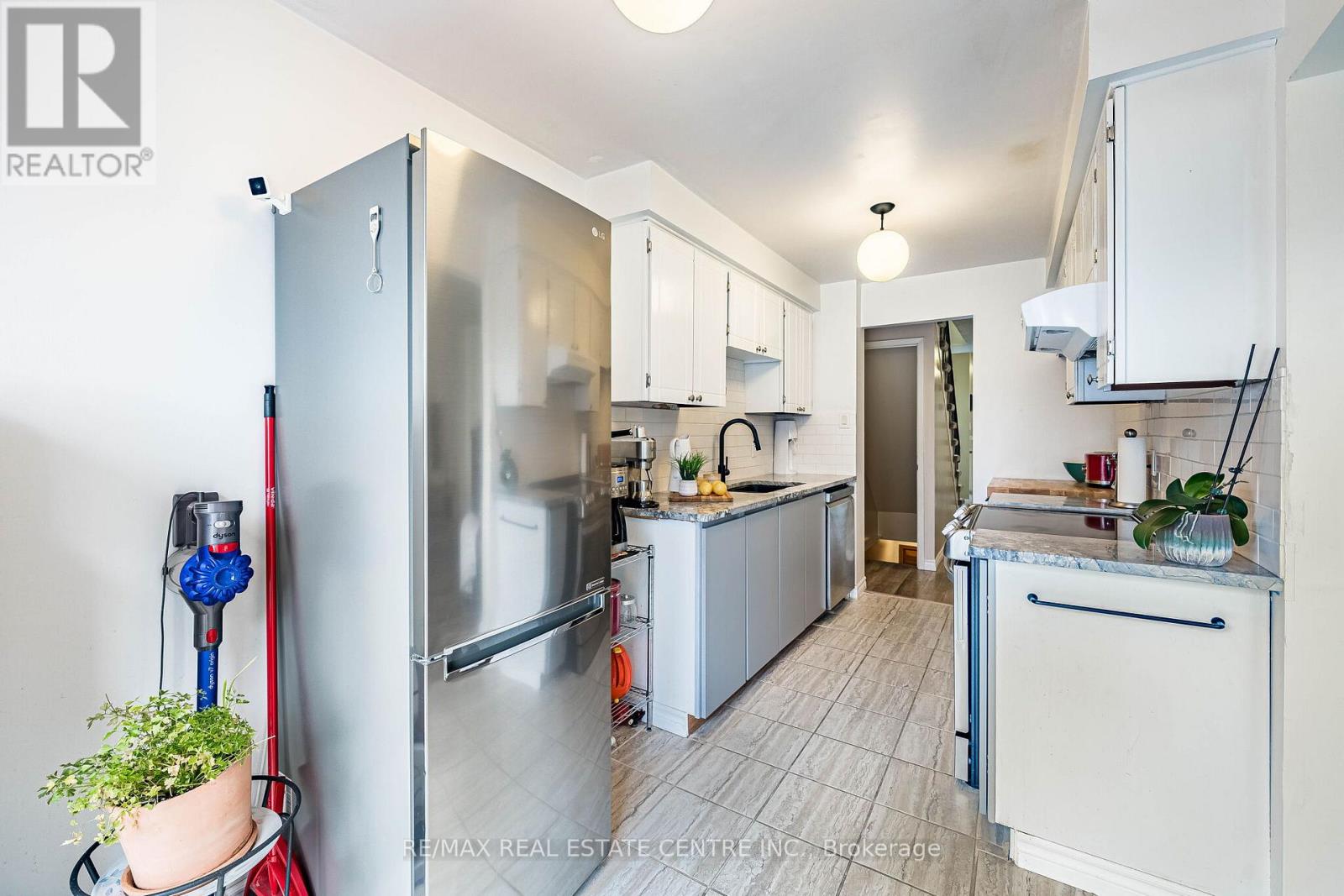 72 Malabar Crescent, Brampton, Ontario  L6S 3X8 - Photo 17 - W12938196