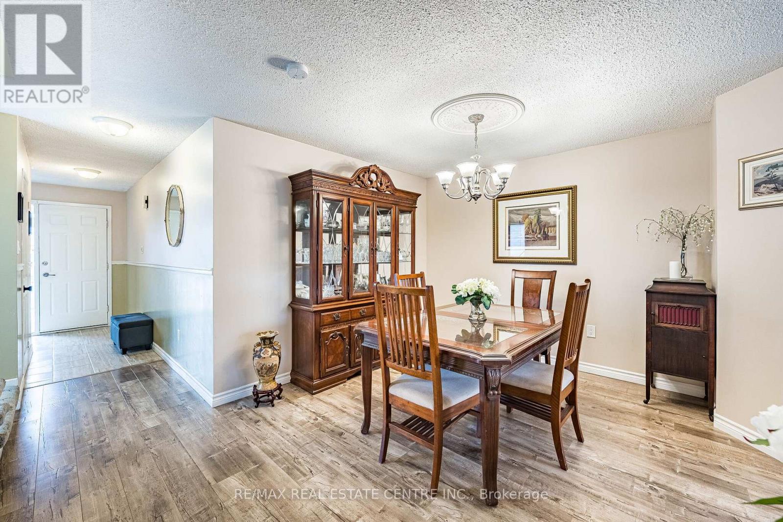 72 Malabar Crescent, Brampton, Ontario  L6S 3X8 - Photo 8 - W12938196