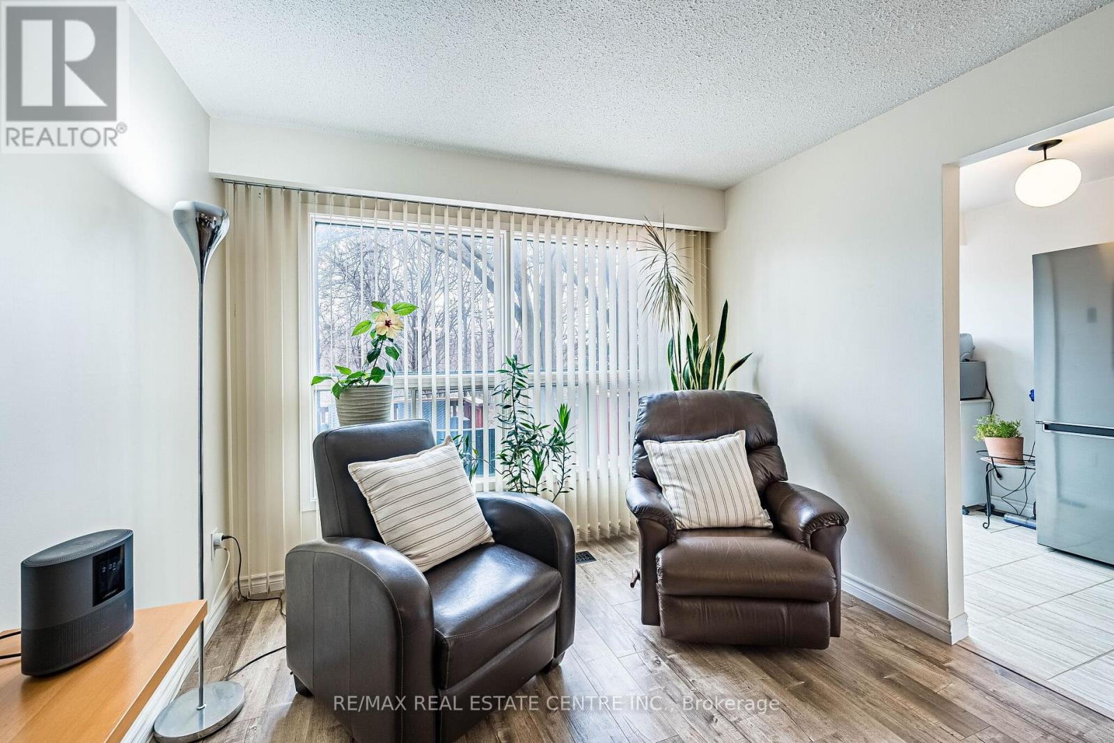 72 Malabar Crescent, Brampton, Ontario  L6S 3X8 - Photo 9 - W12938196