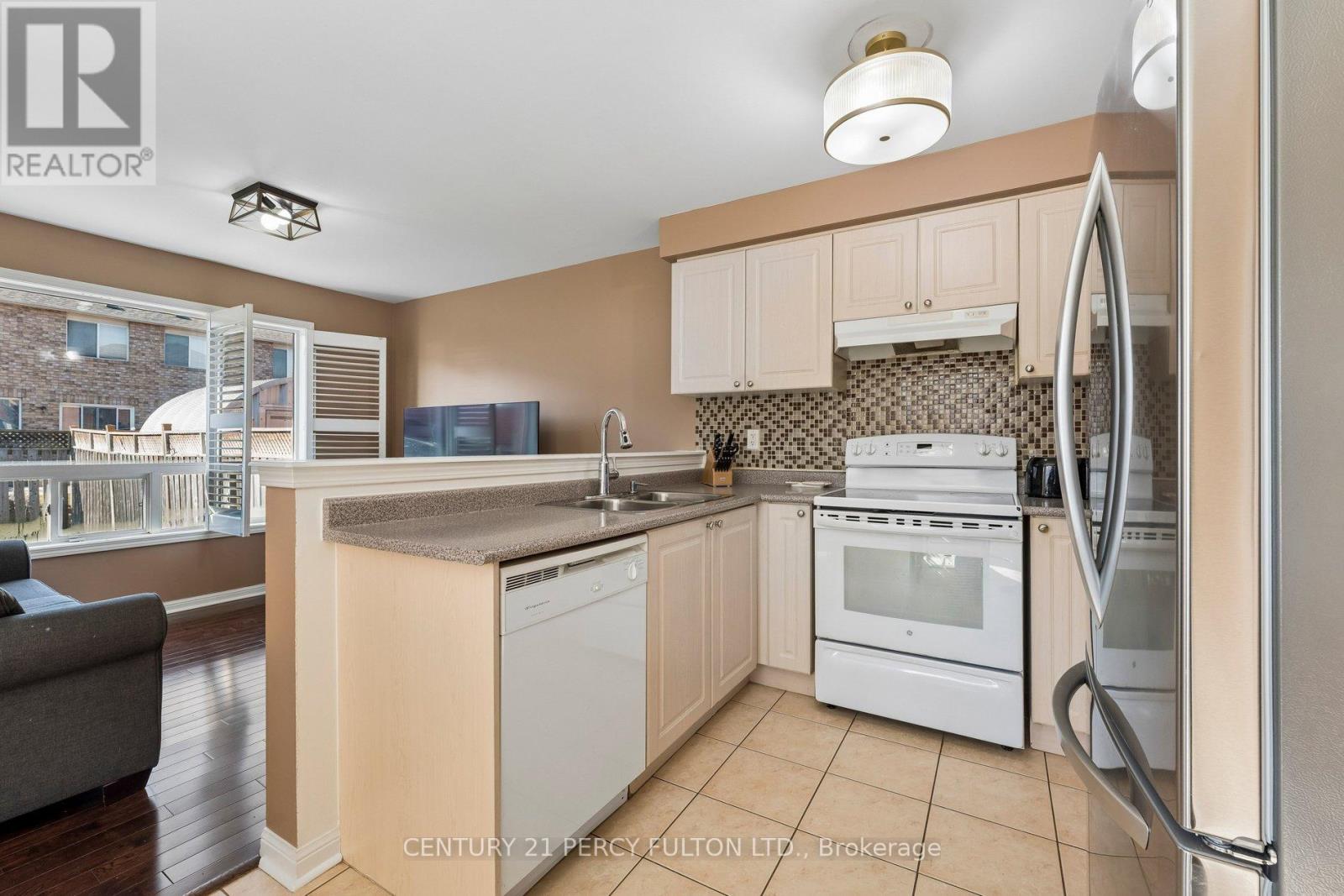 78 Herdwick Street, Brampton, Ontario  L6S 6M1 - Photo 11 - W12938200