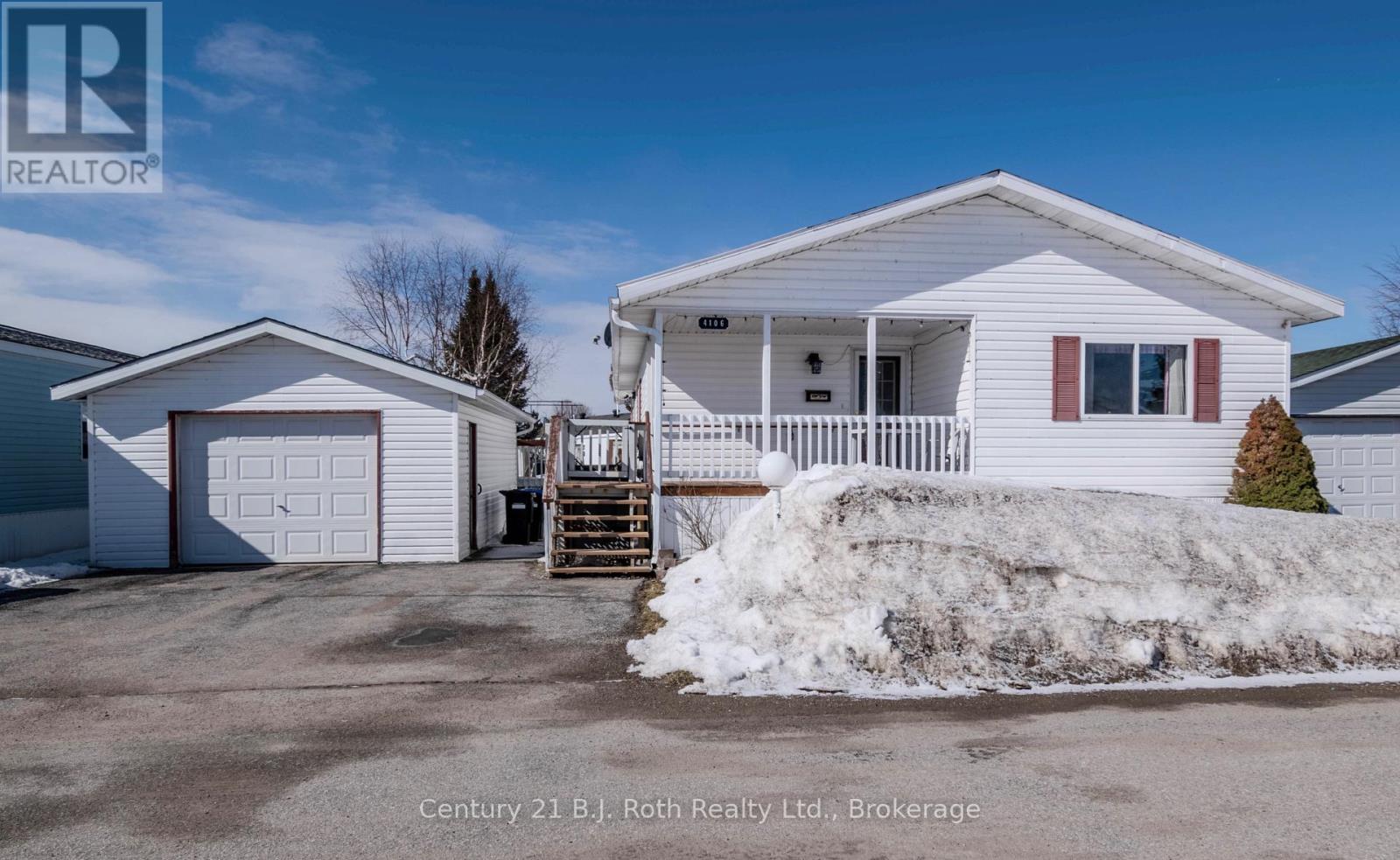 4106 Lynn Street, Severn, Ontario  L3V 6H4 - Photo 1 - S12938240