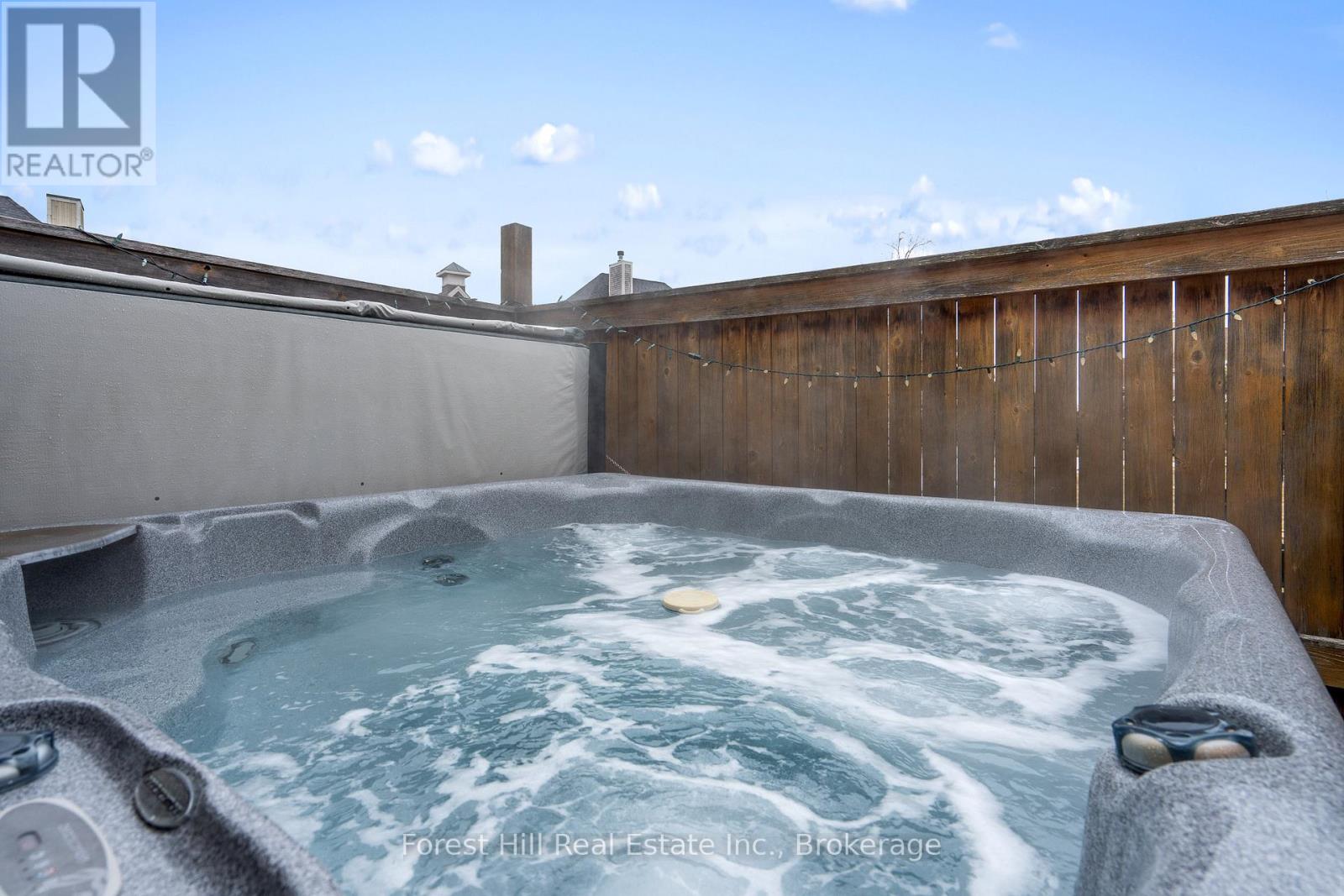 144 National Drive, Blue Mountains, Ontario  L9Y 0B7 - Photo 3 - X12938318