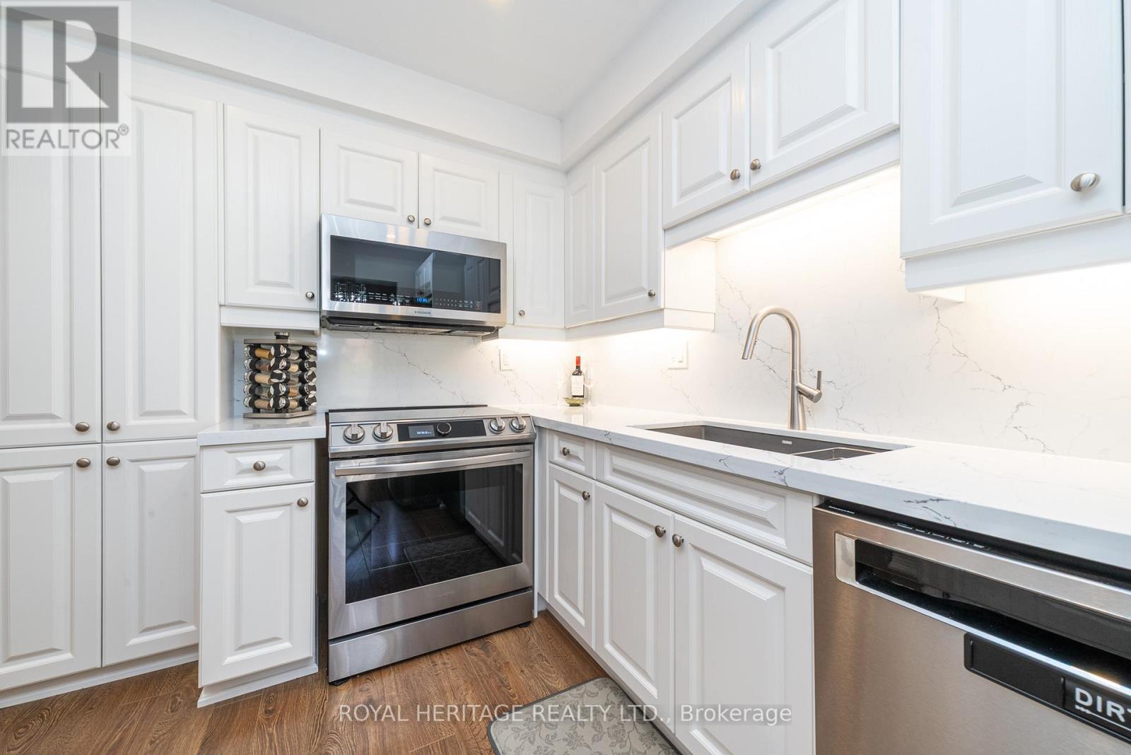 201 - 10 Bassett Boulevard, Whitby, Ontario L1N 9C8 - Photo 10 - E12938210