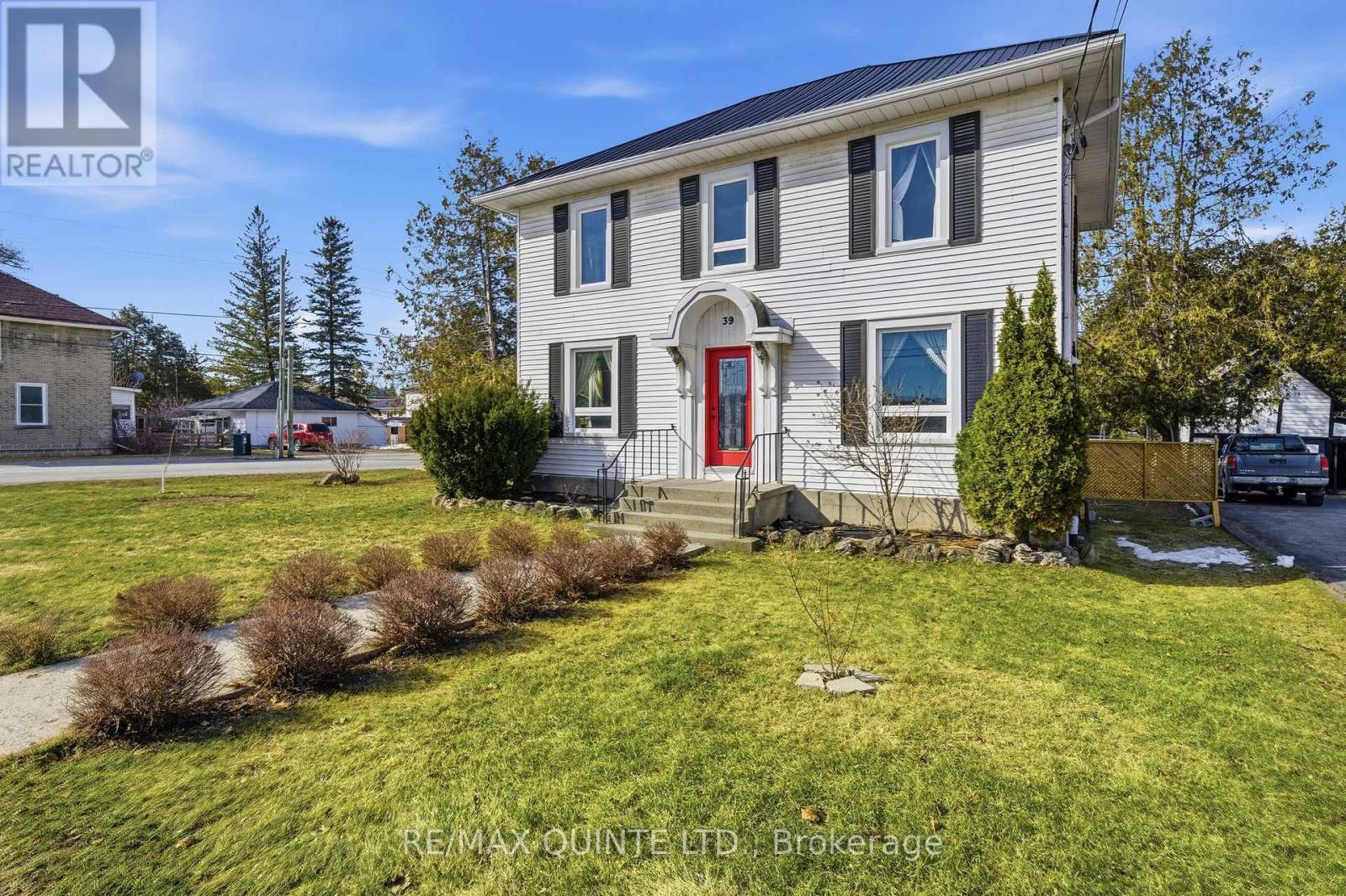 39 TRENT STREET N, Quinte West, Ontario