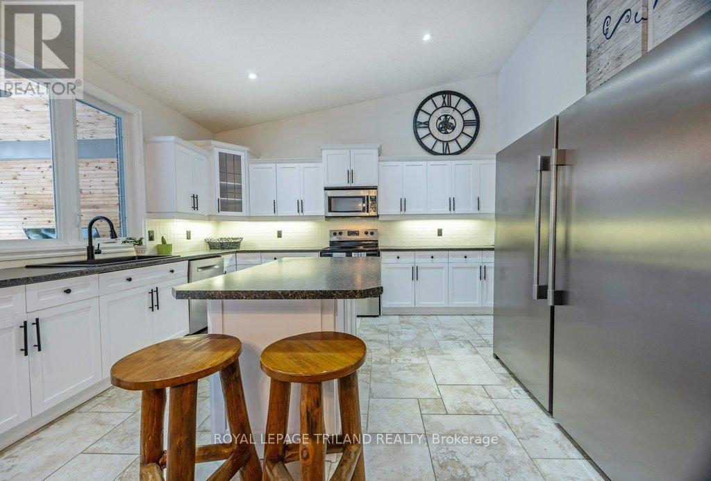 139 Skyline Avenue, London North, Ontario  N5X 0A3 - Photo 11 - X12938296