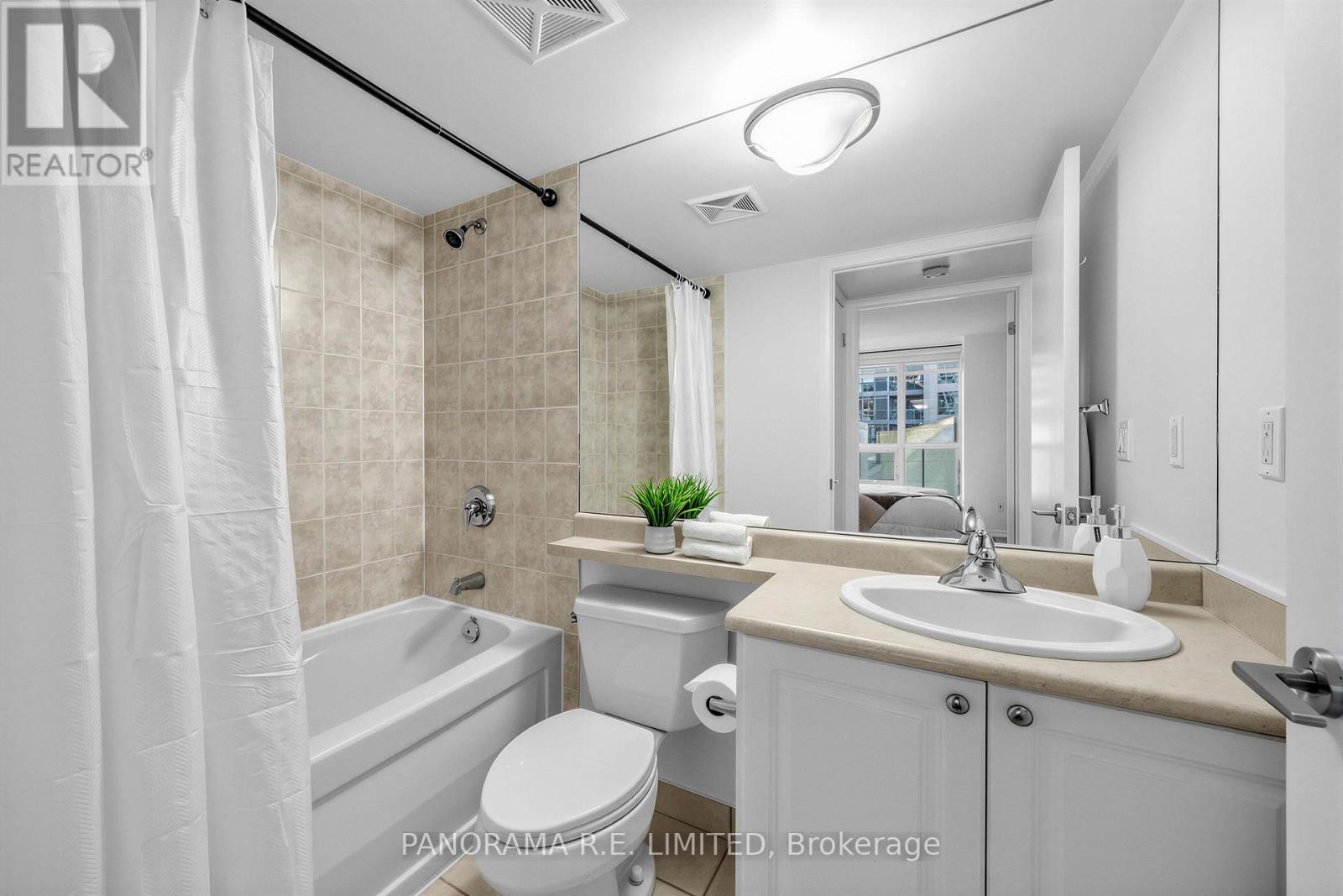 306 - 231 Fort York Boulevard, Toronto, Ontario  M5V 1B2 - Photo 12 - C12938254