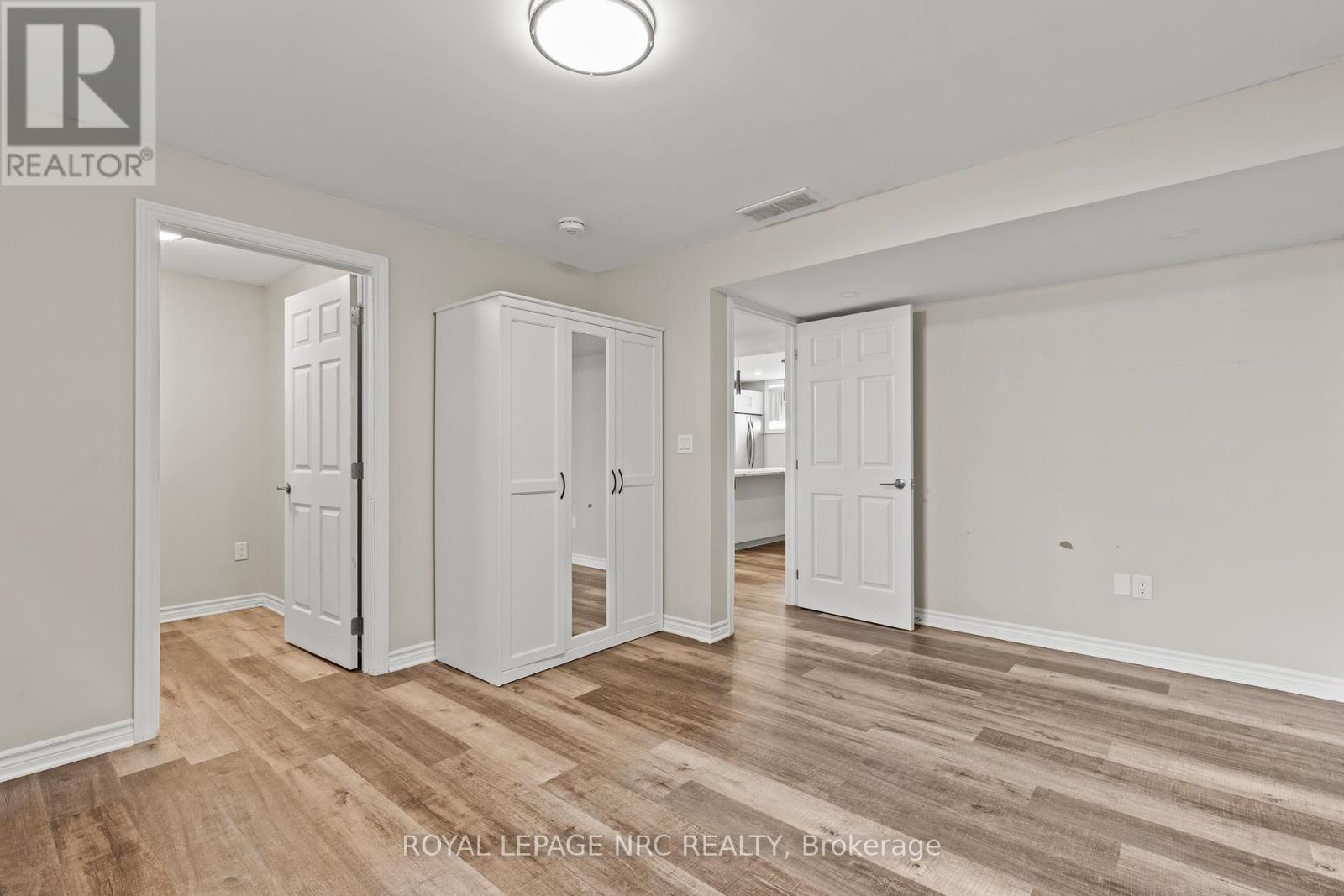 271 Memorial Park Drive, Welland (Lincoln/crowland), Ontario  L3B 0E3 - Photo 34 - X12938256