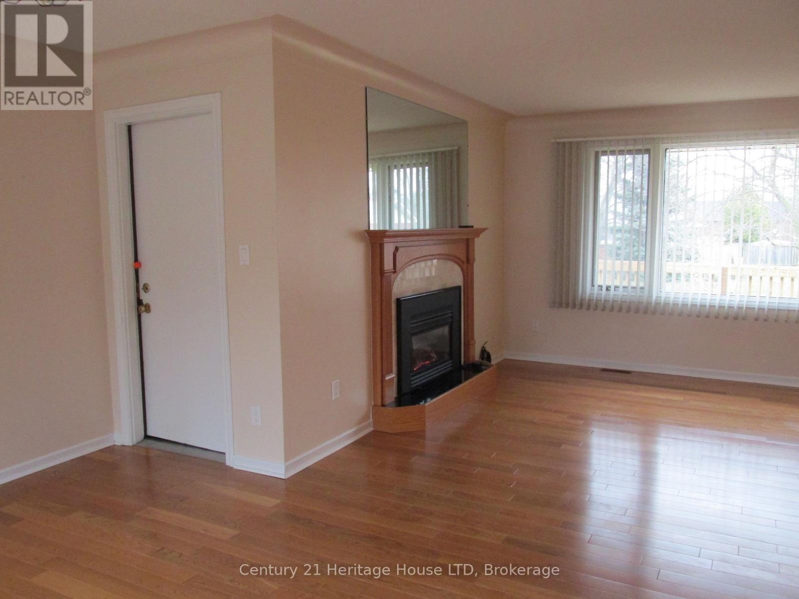 6 East Hampton Road, St. Catharines, Ontario  L2T 3E1 - Photo 4 - X12938284