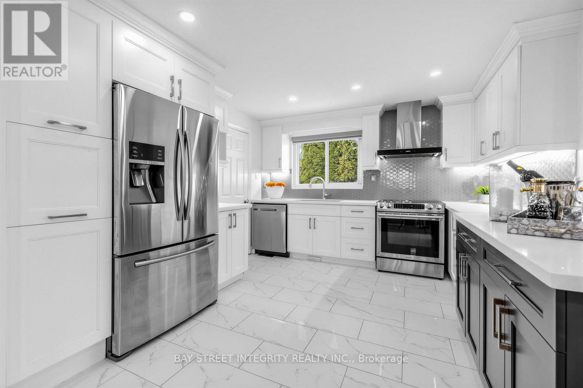 157 Orchard Heights Boulevard, Aurora, Ontario  L4G 3A3 - Photo 6 - N12938320