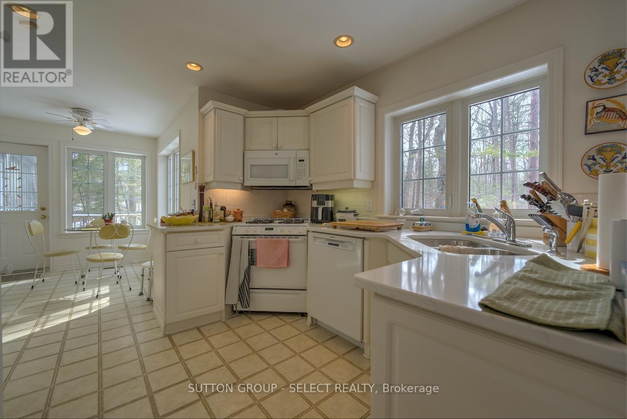 10297 Dogwood Crescent, Lambton Shores, Ontario  N0M 1T0 - Photo 23 - X12895822