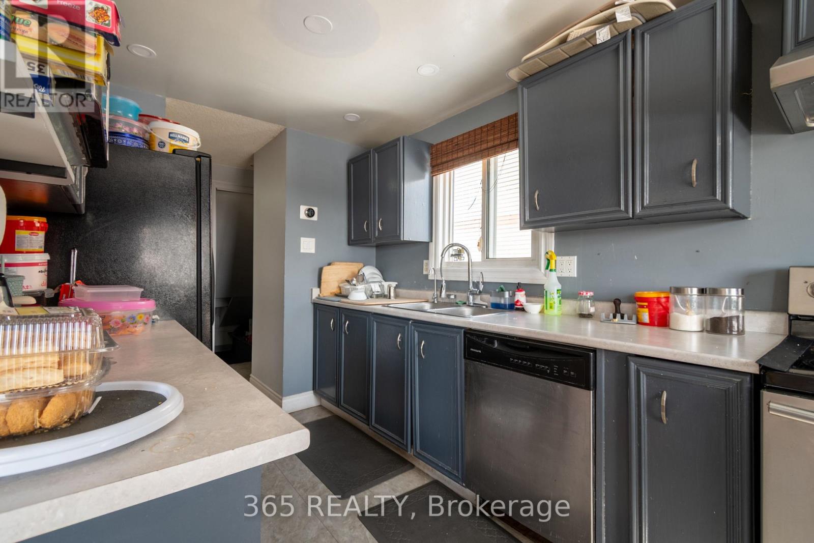 35 Corbett Drive, Barrie, Ontario  L4M 5S9 - Photo 10 - S12938236