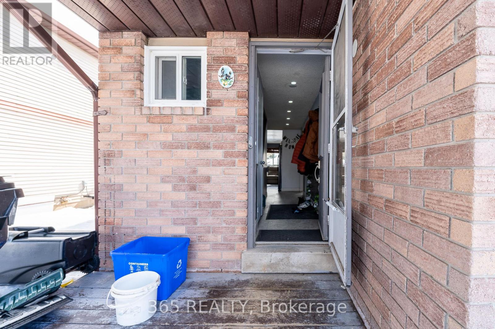 35 Corbett Drive, Barrie, Ontario  L4M 5S9 - Photo 4 - S12938236
