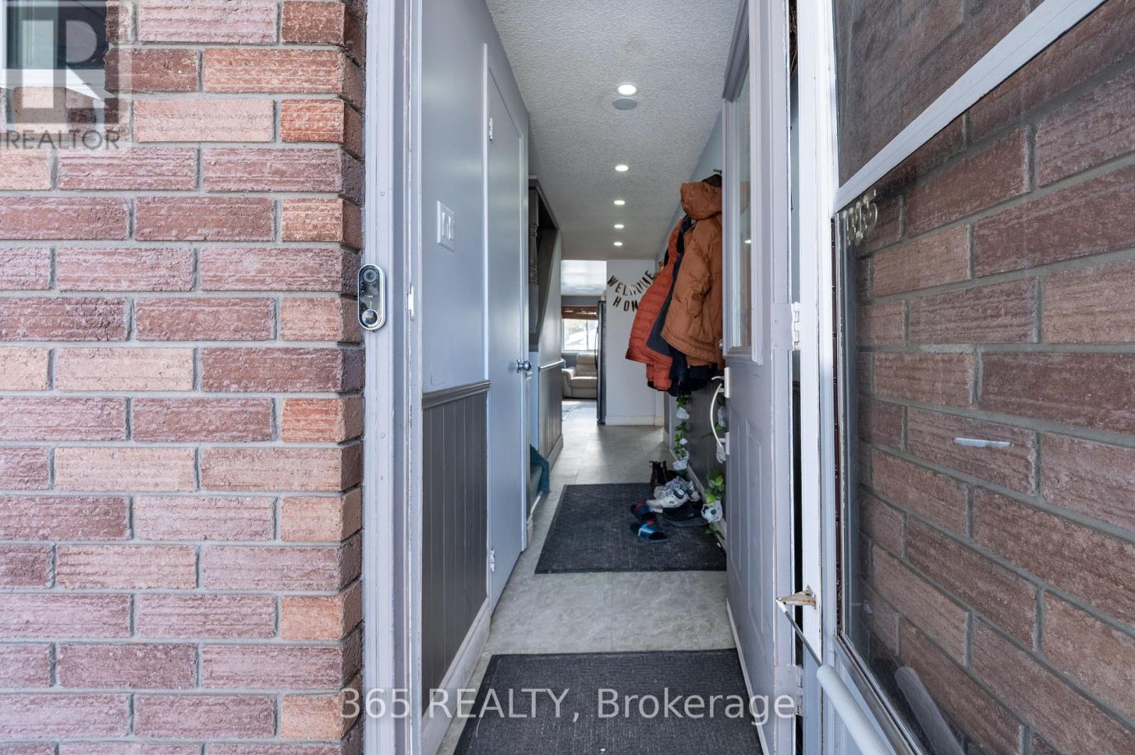 35 Corbett Drive, Barrie, Ontario  L4M 5S9 - Photo 5 - S12938236