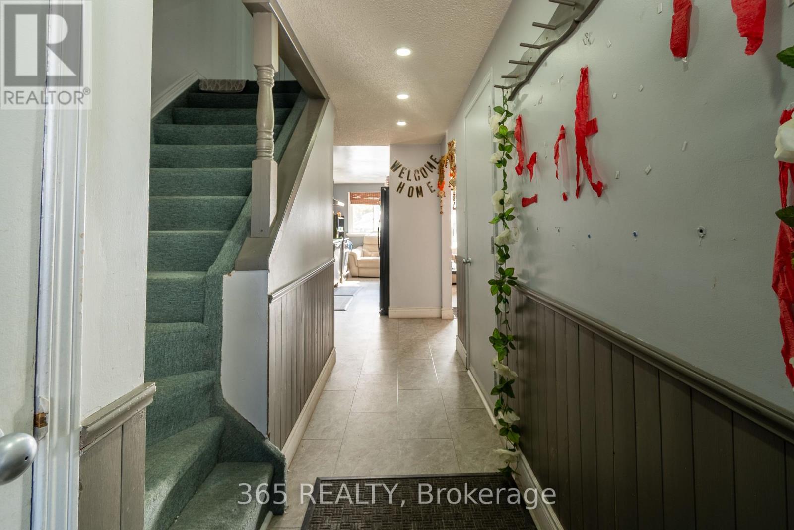 35 Corbett Drive, Barrie, Ontario  L4M 5S9 - Photo 7 - S12938236