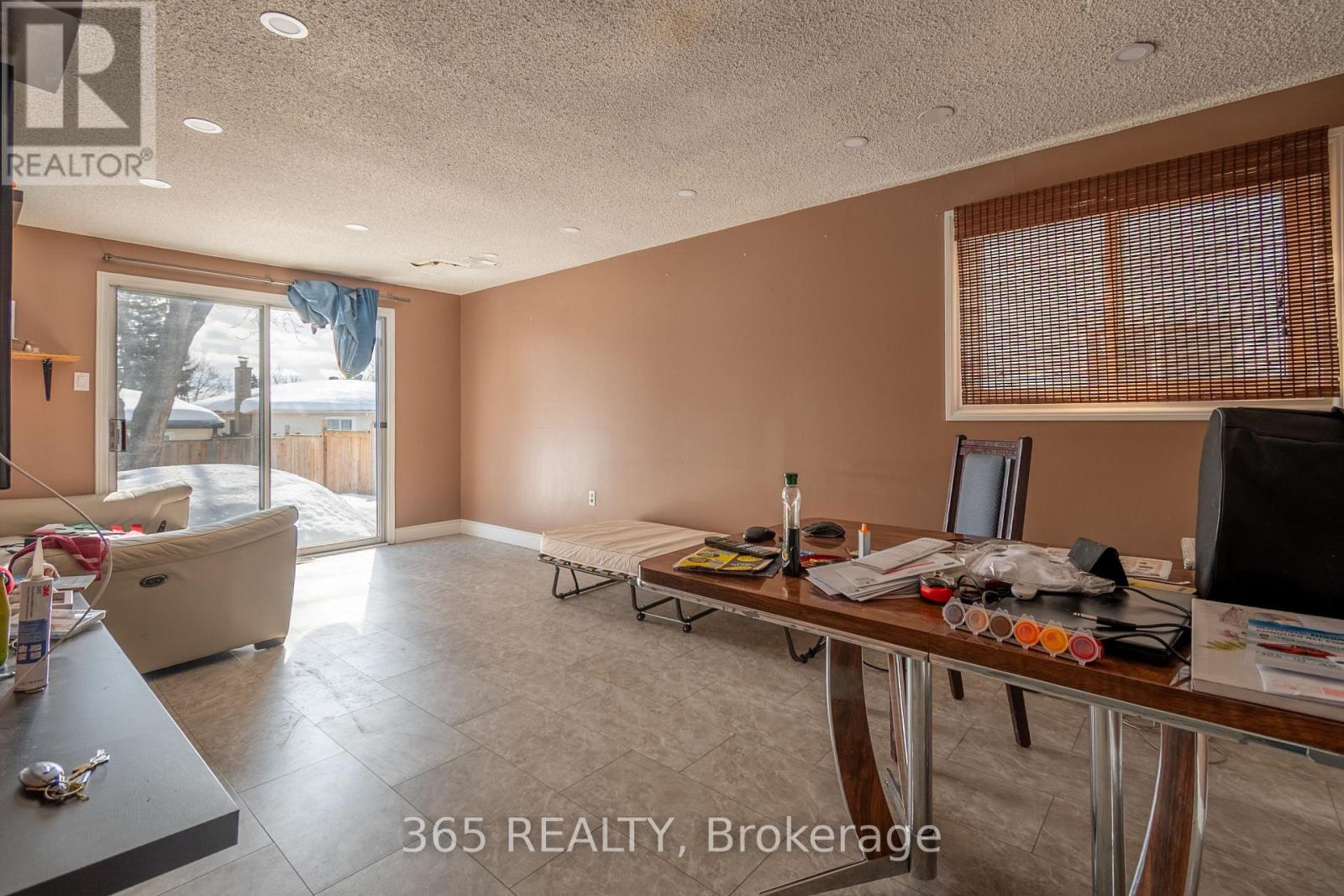 35 Corbett Drive, Barrie, Ontario  L4M 5S9 - Photo 8 - S12938236