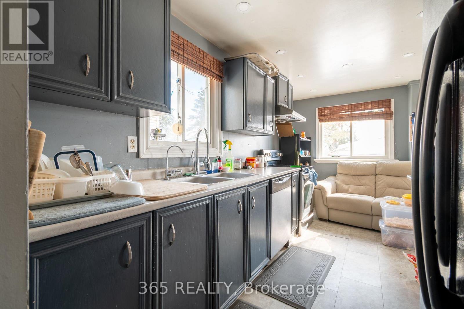 35 Corbett Drive, Barrie, Ontario  L4M 5S9 - Photo 9 - S12938236