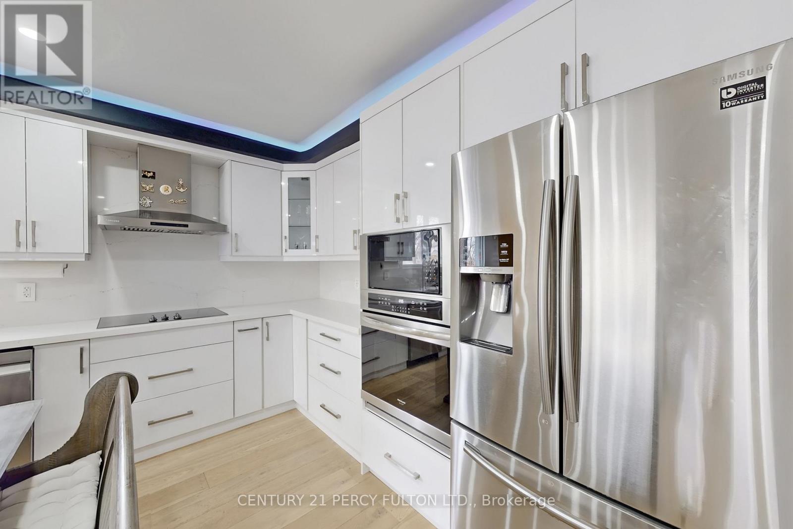 26 Farley Crescent, Toronto, Ontario  M9R 2A6 - Photo 14 - W12938218