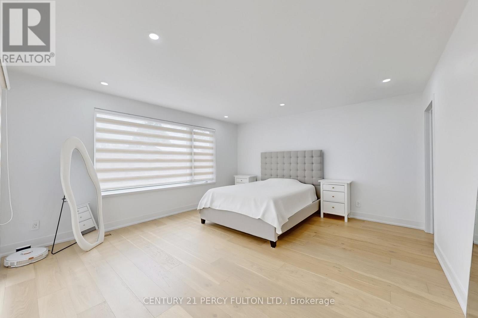 26 Farley Crescent, Toronto, Ontario  M9R 2A6 - Photo 15 - W12938218