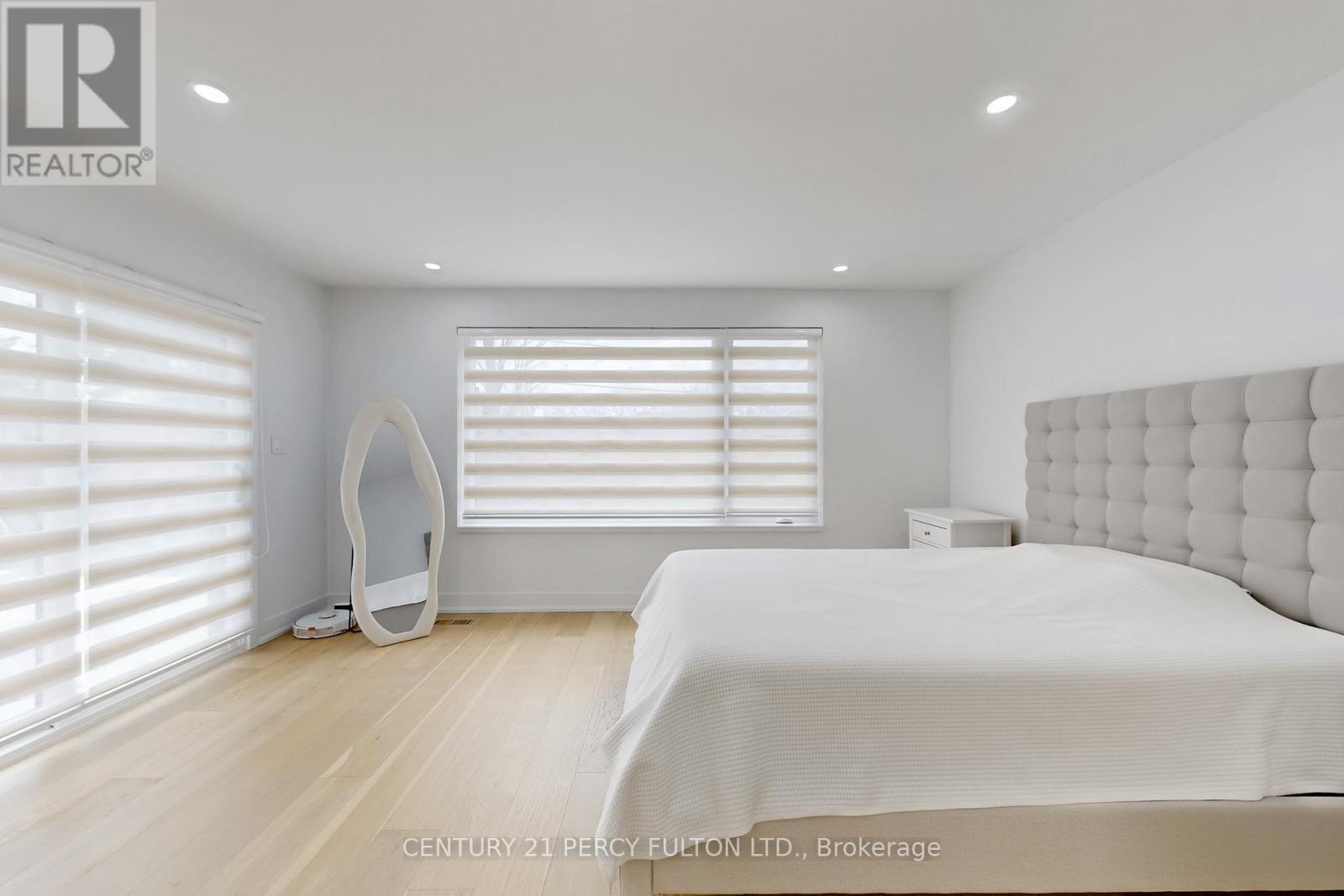 26 Farley Crescent, Toronto, Ontario  M9R 2A6 - Photo 18 - W12938218