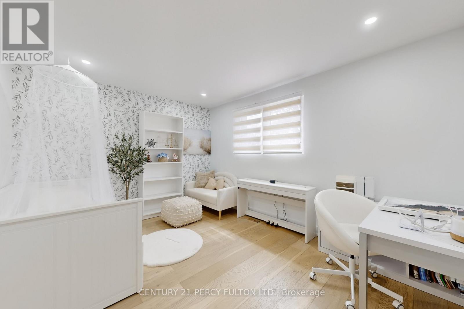 26 Farley Crescent, Toronto, Ontario  M9R 2A6 - Photo 20 - W12938218