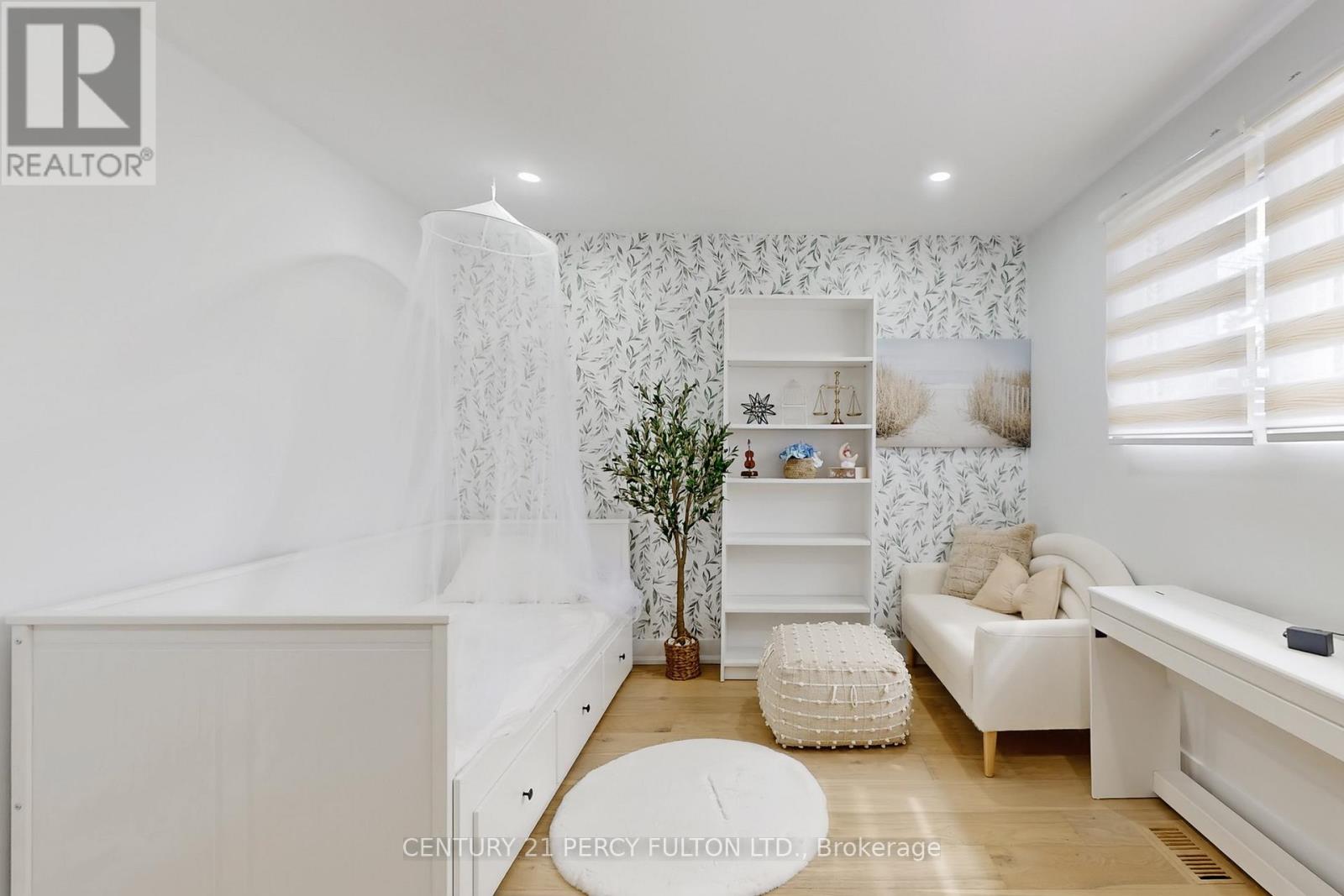 26 Farley Crescent, Toronto, Ontario  M9R 2A6 - Photo 21 - W12938218