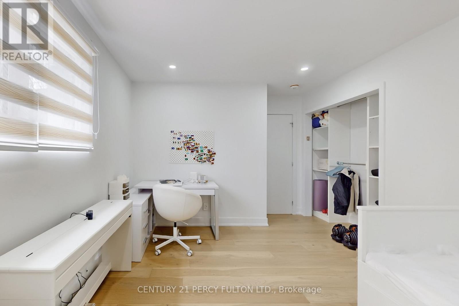 26 Farley Crescent, Toronto, Ontario  M9R 2A6 - Photo 22 - W12938218