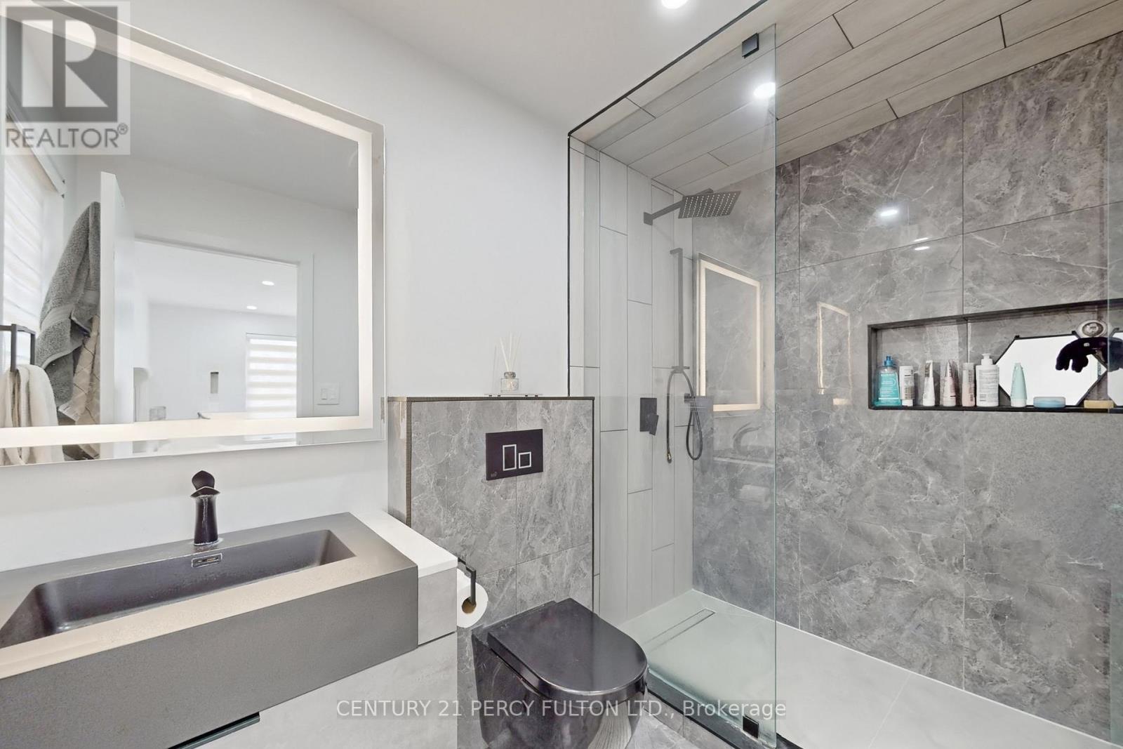 26 Farley Crescent, Toronto, Ontario  M9R 2A6 - Photo 25 - W12938218