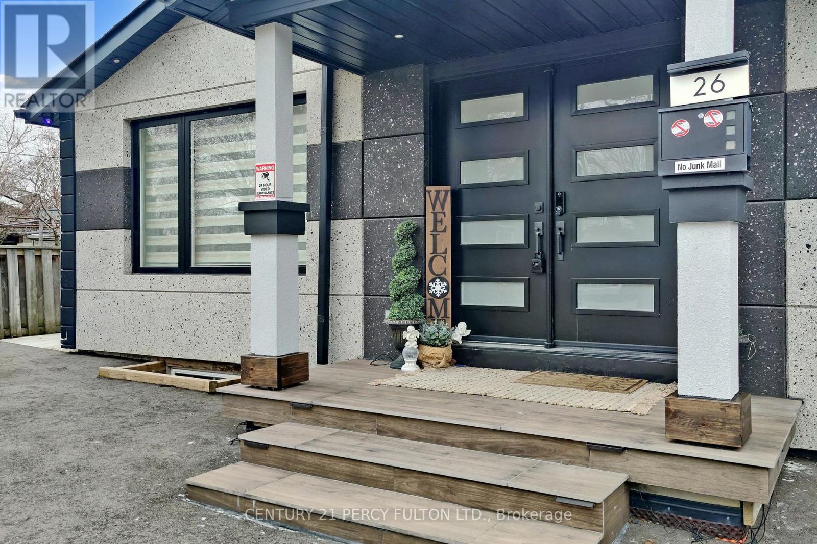 26 Farley Crescent, Toronto, Ontario  M9R 2A6 - Photo 3 - W12938218