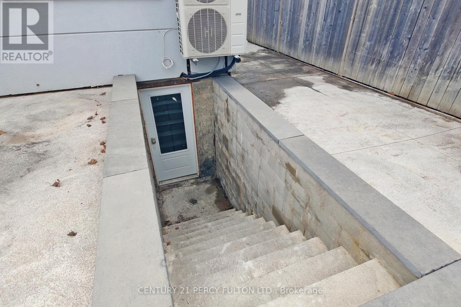 26 Farley Crescent, Toronto, Ontario  M9R 2A6 - Photo 36 - W12938218