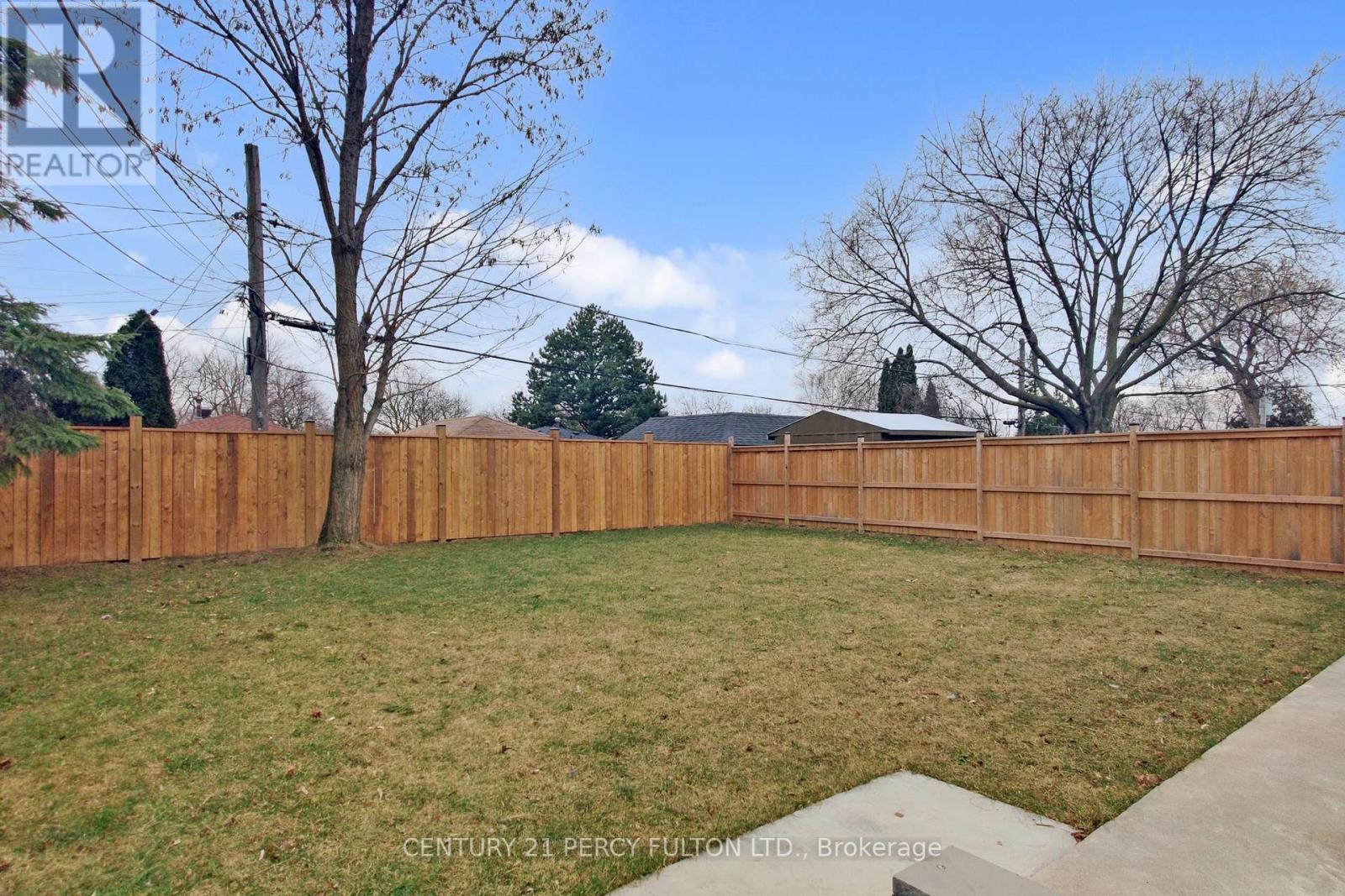 26 Farley Crescent, Toronto, Ontario  M9R 2A6 - Photo 39 - W12938218